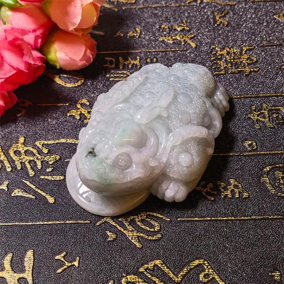 三足金蟾翡翠小摆件